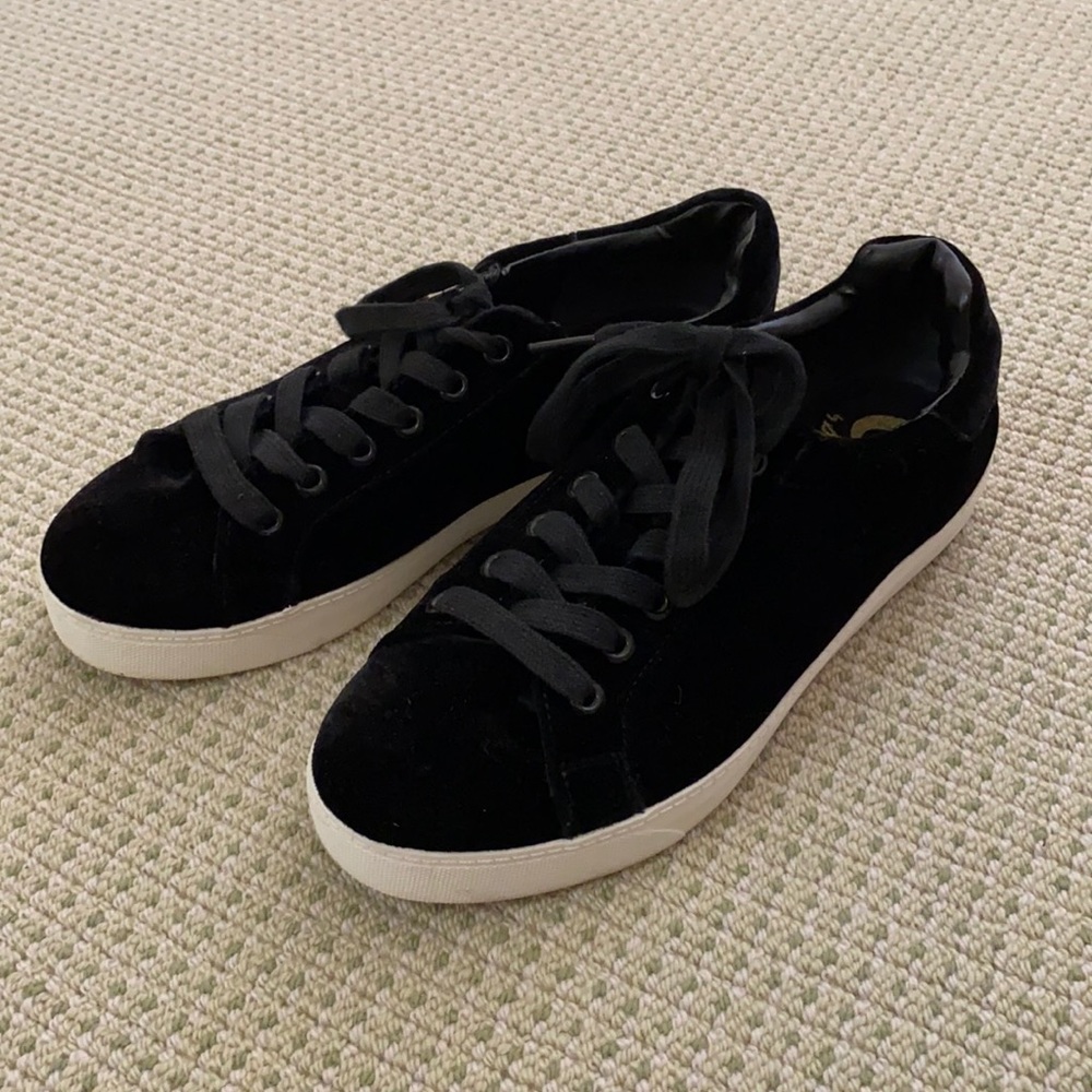 I Black velvet 7 1/2 shoes never worn